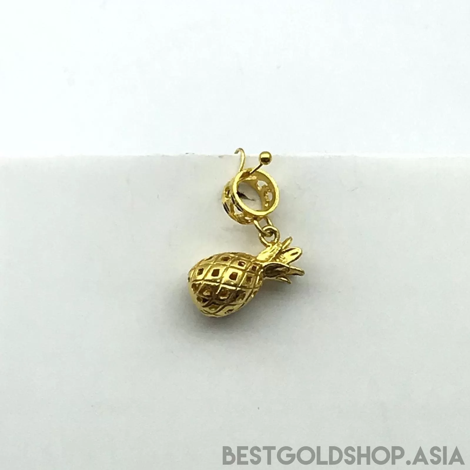 916/22k Gold pineapple charm by Best Gold Shop