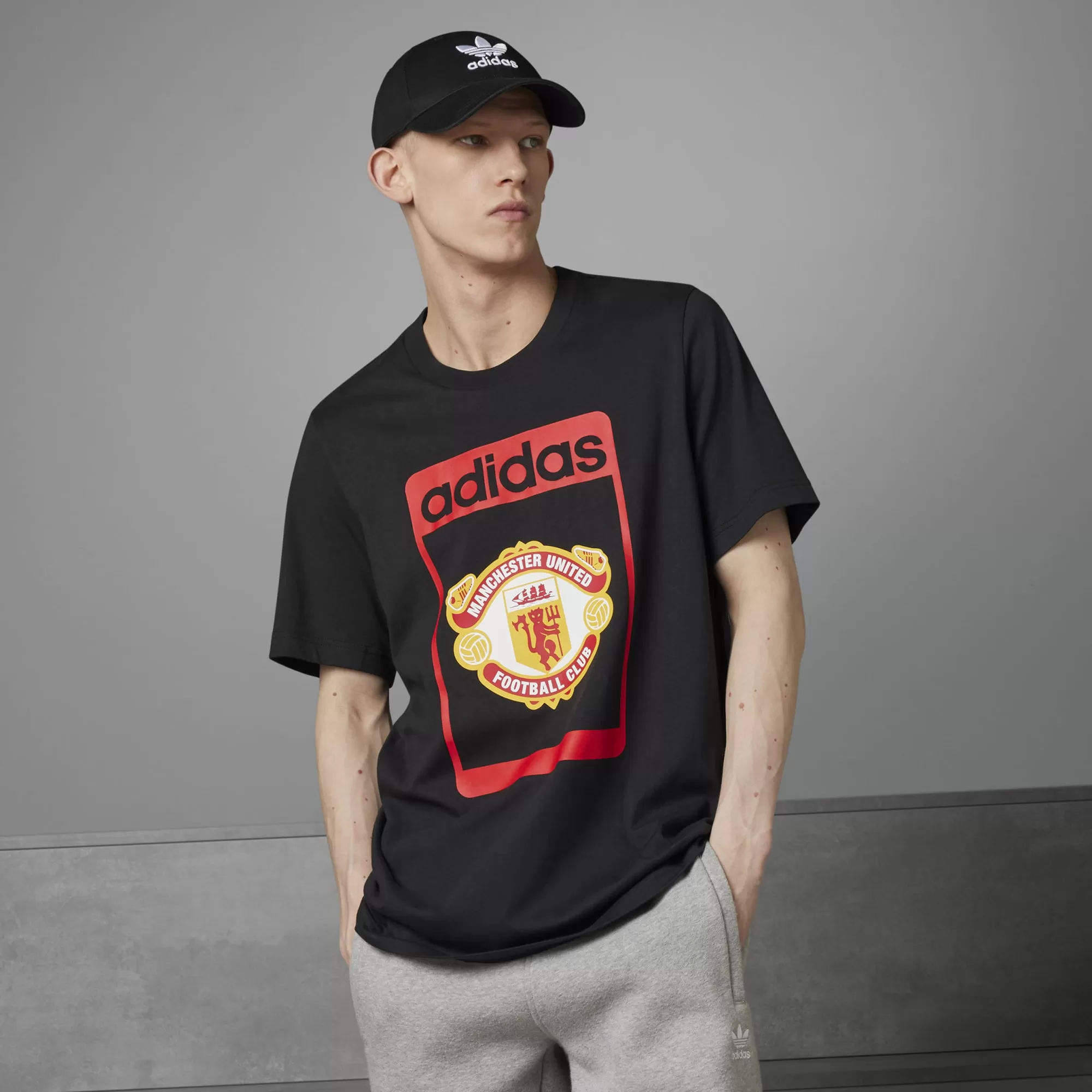 Adidas Originals | MANCHESTER UNITED OG GRAPHIC TEE  { BLACK