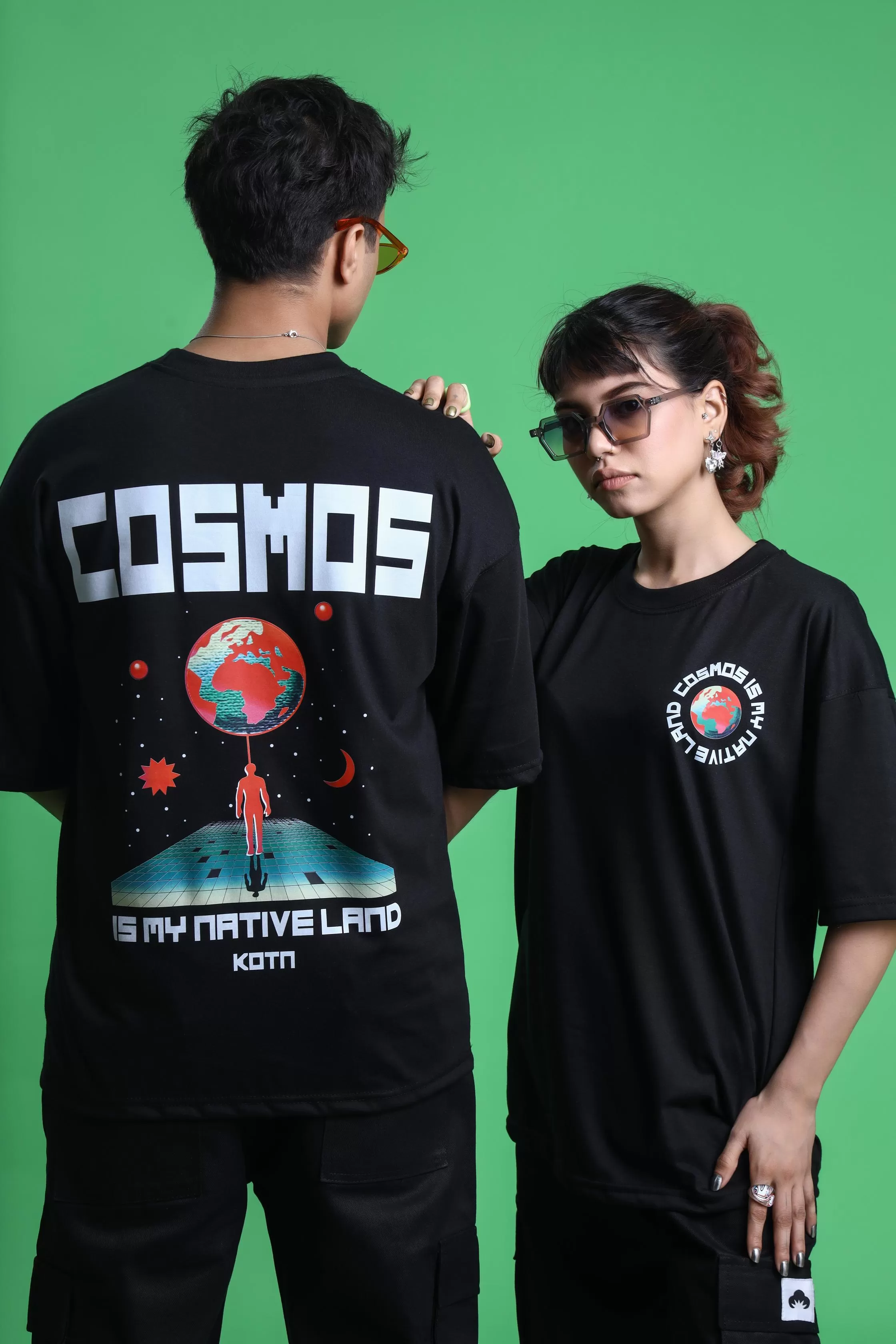 COSMOS OVERSIZED T-SHIRT