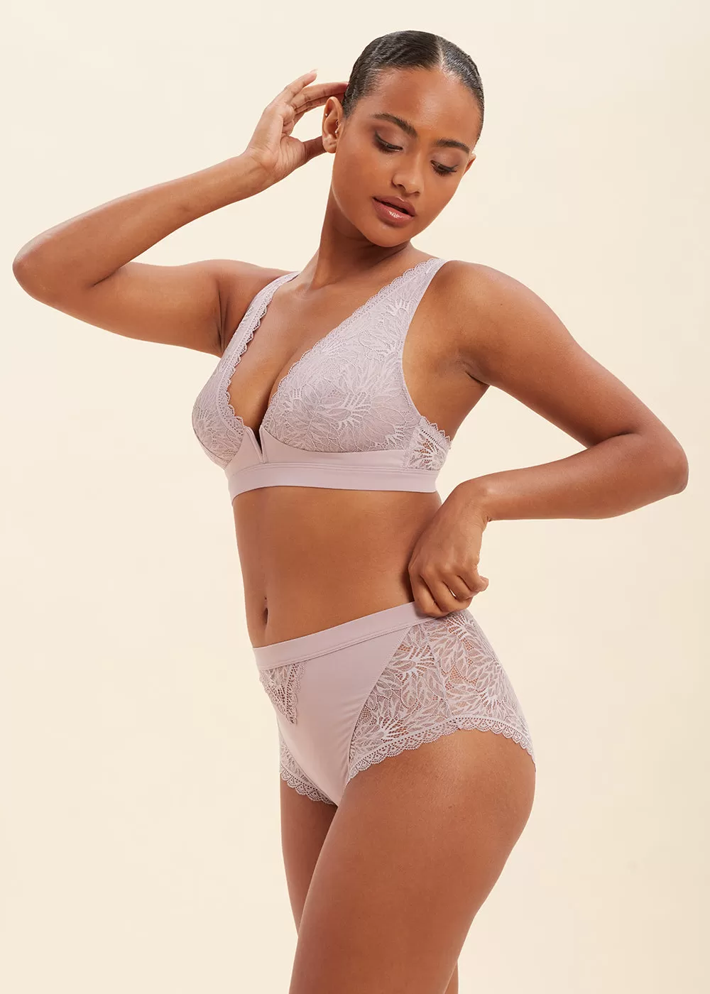 HANNAH Sexy Lace Wireless DeepV Unlined Bra Top