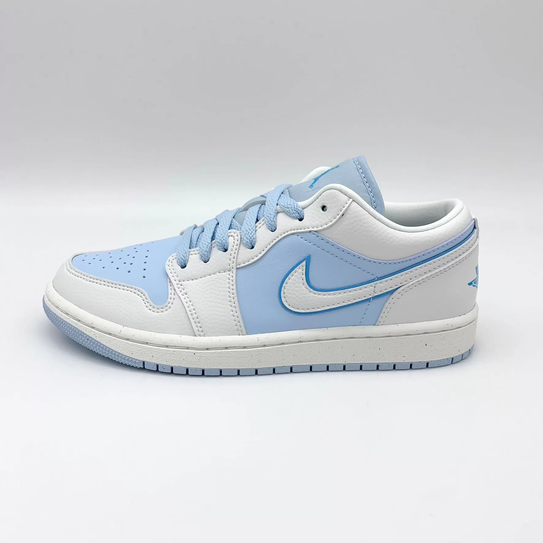 Jordan 1 Low SE Reverse Ice Blue