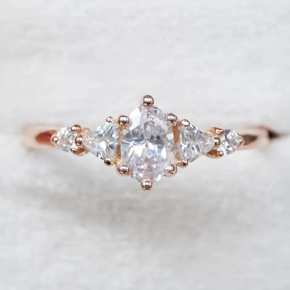 Moissanite Engagement Ring Exousiai