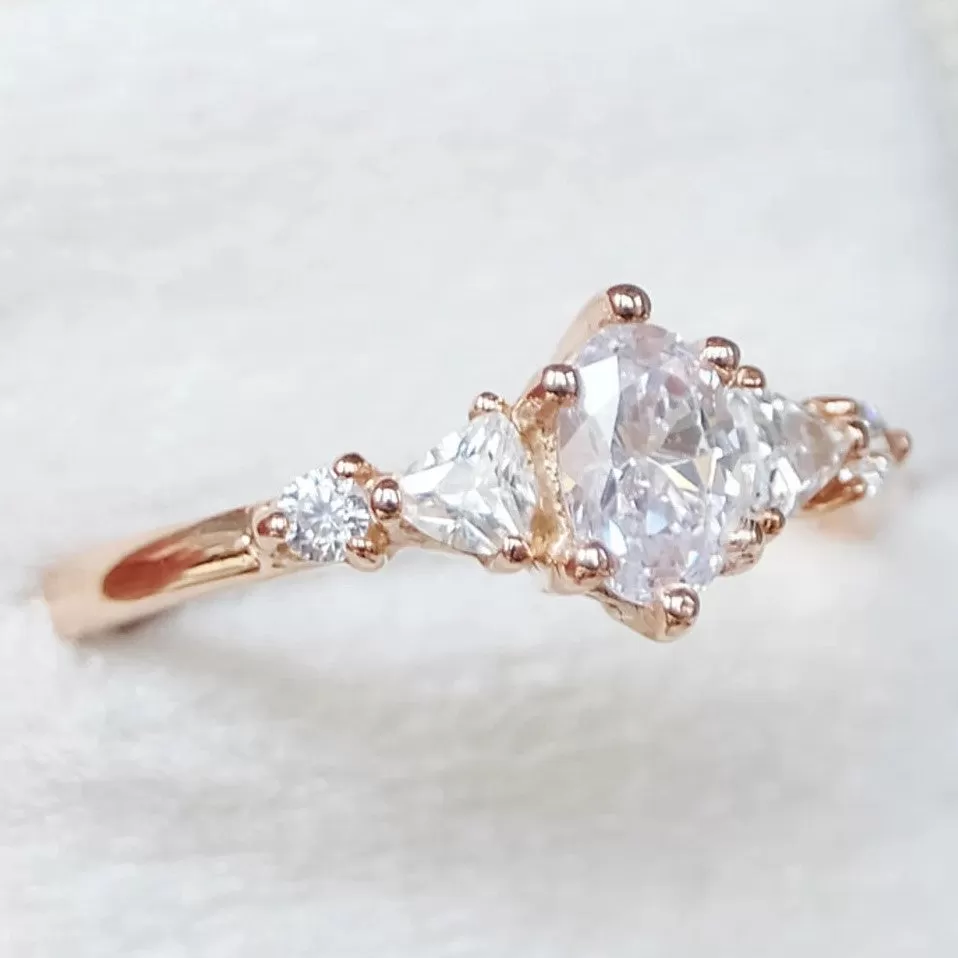 Moissanite Engagement Ring Exousiai